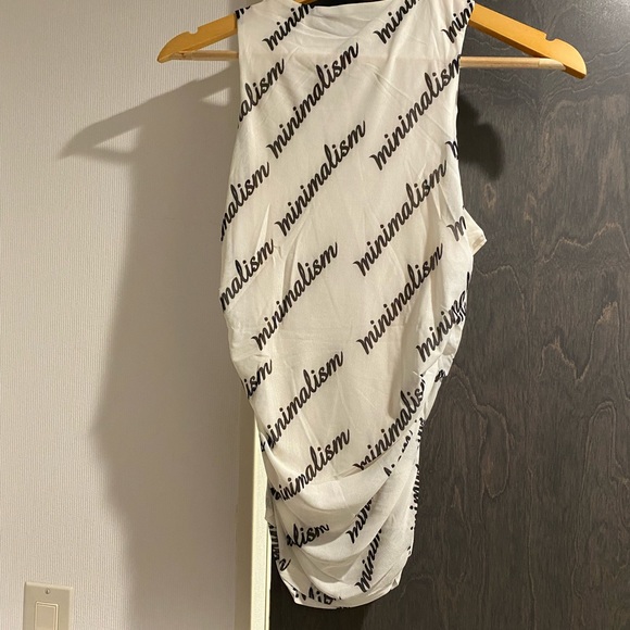 Brand new Minimalism no sleeve Styling top - Picture 3 of 3